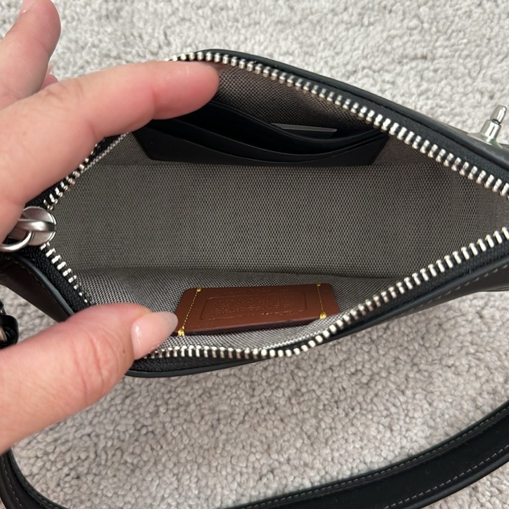 Disney Parks x Coach . Walt Disney World leather bag. - Picture 4 of 4